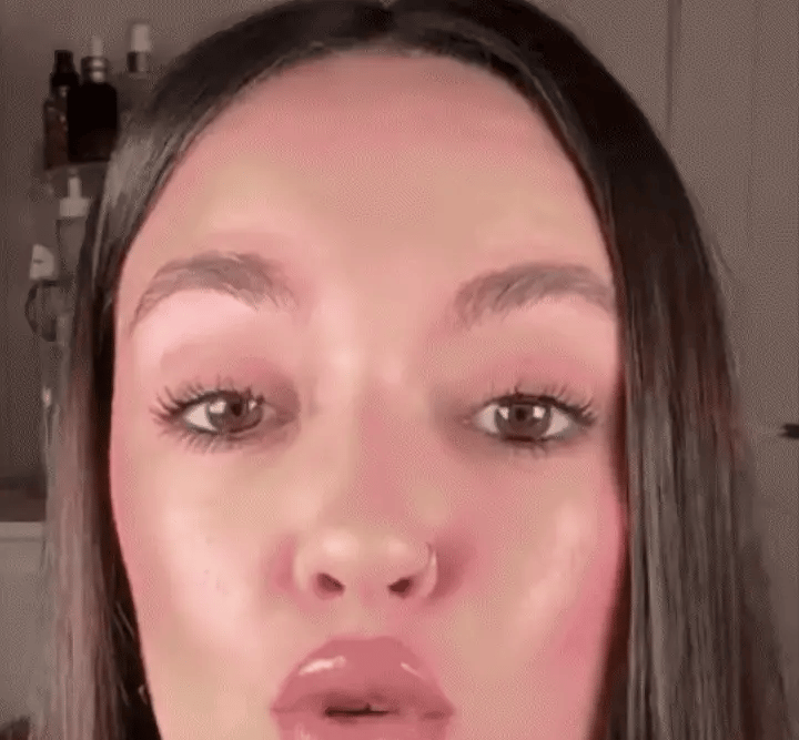 EyeLash: Mirada de Impacto sin Esfuerzo: Tratamiento Regenerador 2x1 con Resultados Visibles.